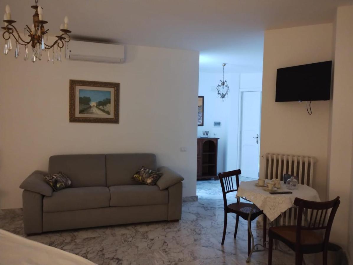 Il Giardino Della Scuncerta Bed & Breakfast เลชเช ภายนอก รูปภาพ