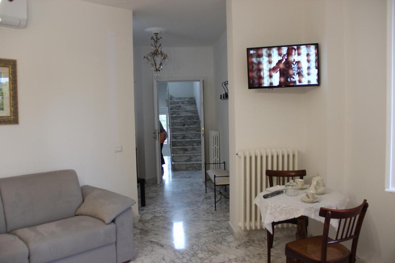 Il Giardino Della Scuncerta Bed & Breakfast เลชเช ภายนอก รูปภาพ