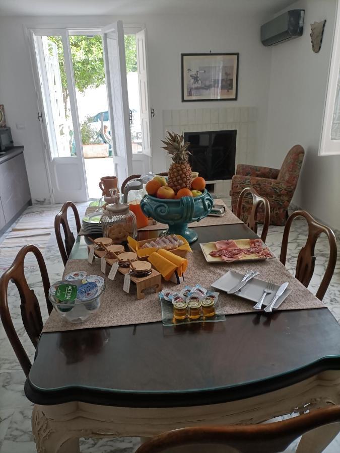 Il Giardino Della Scuncerta Bed & Breakfast เลชเช ภายนอก รูปภาพ